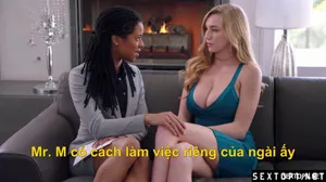 Cô gái trẻ trong sáng giá trị cao mới đến và bạn trai của cô ấy quan hệ tình dục, trang phục gợi cảm, cảnh quay cận cảnh và tư thế chó, âm hộ không lông, hậu môn gợi cảm