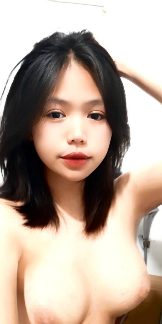 Bố tái hôn với vợ yêu trẻ, cậu con trai yêu người má kế mới về sống chung